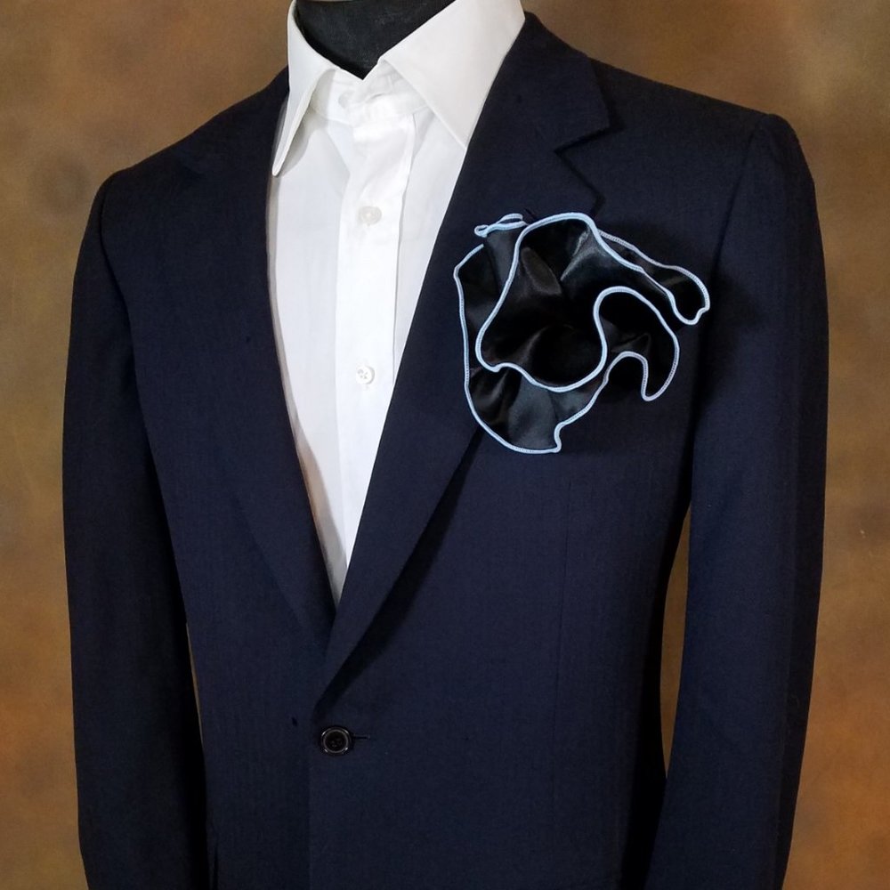 NEW Men's Black Satin 2-in-1 Pouf Round Pocket Square with Light Blue Trim